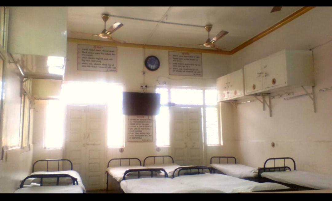 Hotel Uttam Nivas Amhedabad Dış mekan fotoğraf